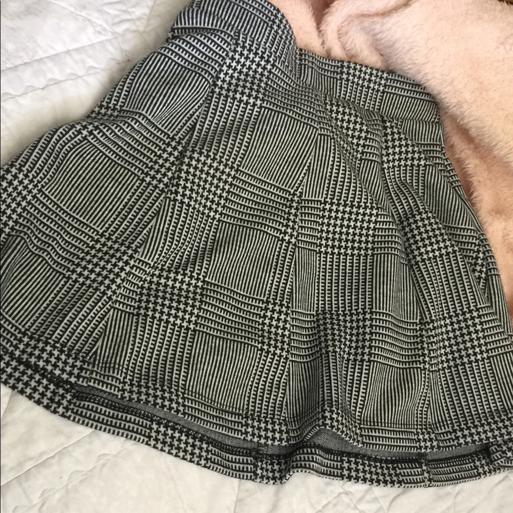 Shein skirt black and white